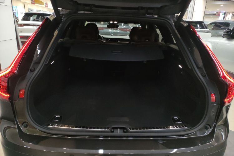 沃尔沃V90 2024款 Cross Country B5 AWD 智尊版机舱底盘23