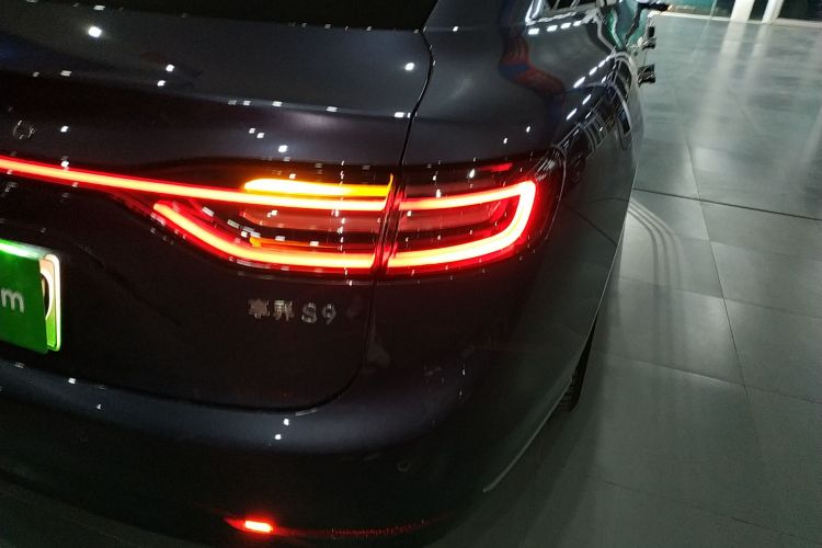 鸿蒙智行 享界S9 2025款 增程 Ultra车身外观6006