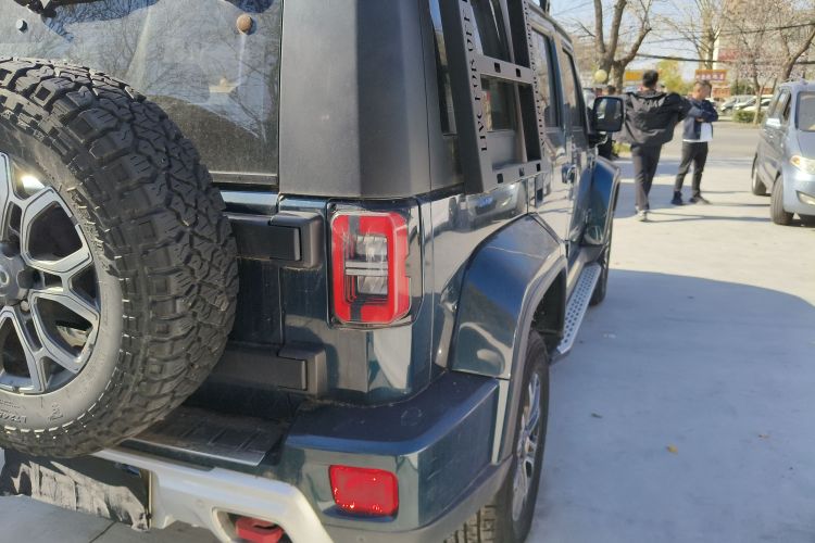 北京BJ40 2019款 2.3T 自动四驱城市猎人版尊享型 国VI车身外观9