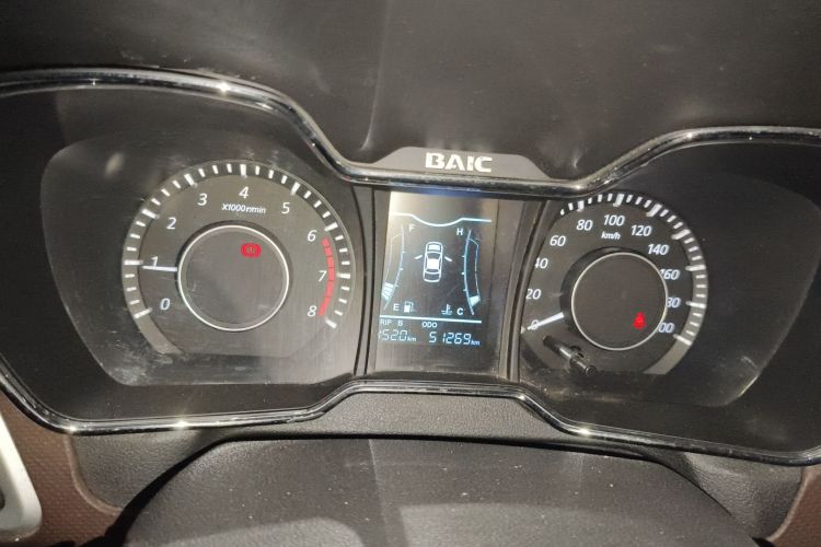 北汽幻速H3 2017款 1.5L 手动舒适天窗版中控内饰14