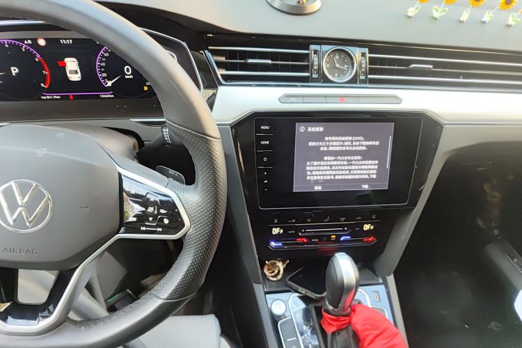 大众 迈腾 2023款 200万辆纪念版 330TSI DSG豪华型中控内饰16