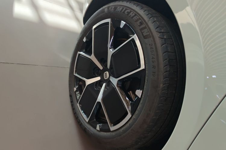 小米汽车 小米SU7 2024款 后驱超长续航高阶智驾Pro版车身外观6008