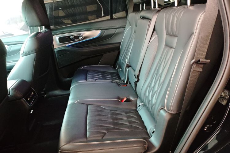 广汽传祺 传祺GS8 2022款 领航系列 2.0TGDI 两驱豪华智联版（七座）中控内饰21