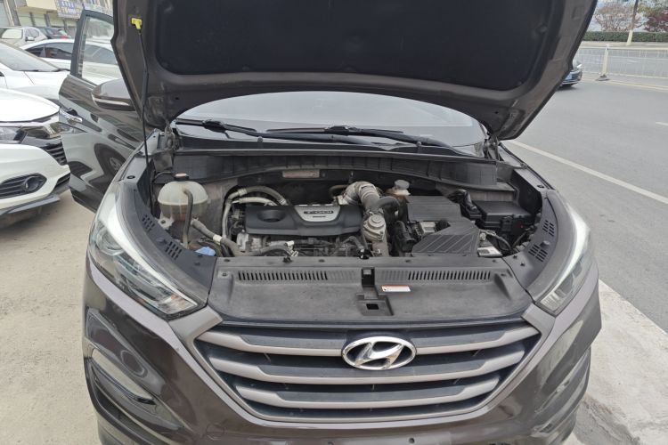 现代 途胜 2015款 1.6T 双离合两驱智能型机舱底盘24