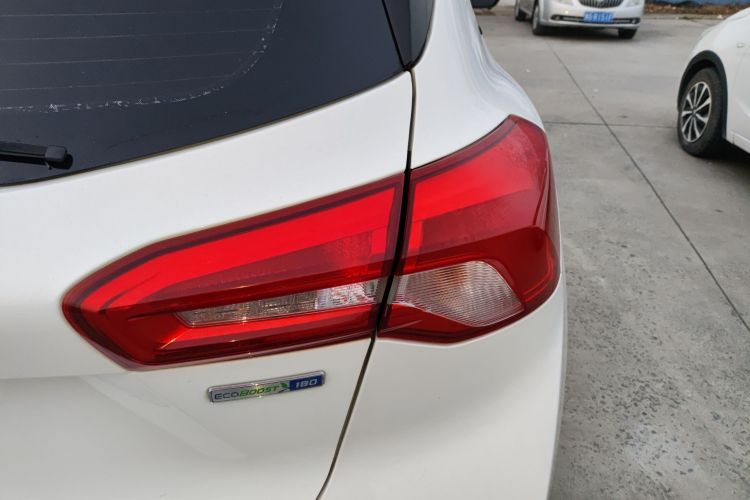 福特 福克斯 2020款 两厢 EcoBoost 180 自动锋潮型车身外观6006