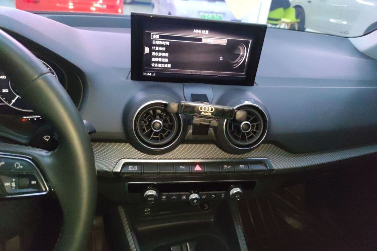 奥迪Q2L e-tron 2019款 Q2L e-tron 纯电智酷型中控内饰16