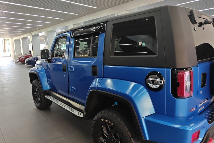 北京BJ40 2021款 2.0D 自动四驱刀锋英雄版侠客型车身外观4