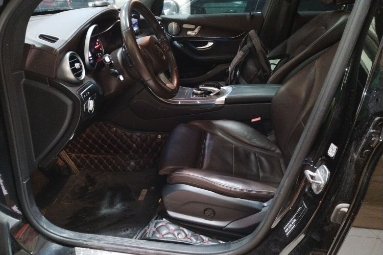 奔驰GLC 2017款 GLC 300 4MATIC 动感型中控内饰19