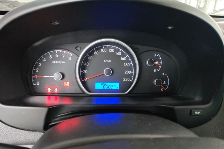 现代 悦动 2015款 1.6L 手动舒适型中控内饰14