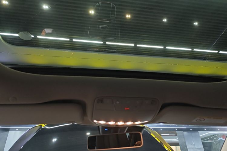 奔驰E级 2020款 改款 E 300 L 运动时尚型中控内饰22