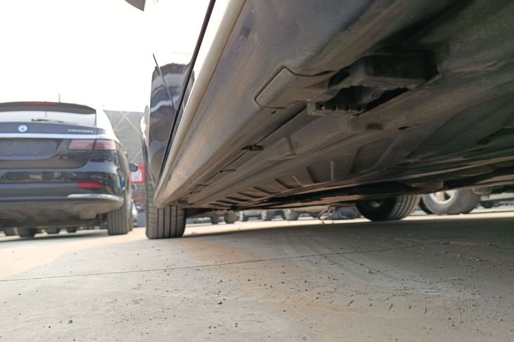 奔驰C级 2018款 C 200 L 运动版局部细节9002