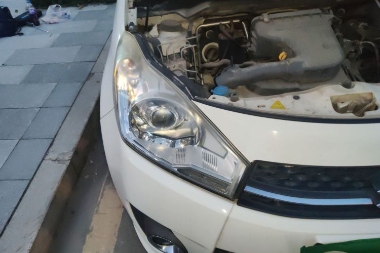 铃木 奥拓 2013款 1.0L 自动豪华型车身外观8