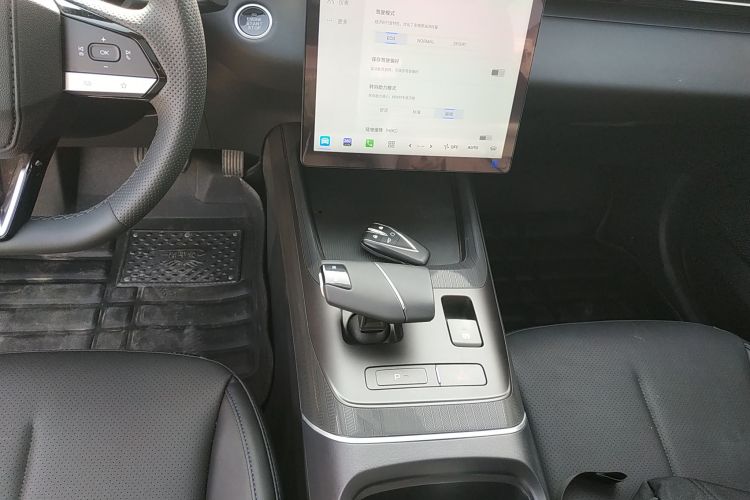 长安 逸动 2025款 蓝鲸 1.5T 500Bar尊贵型中控内饰18