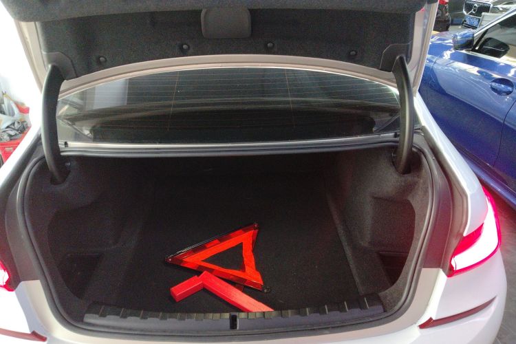 宝马3系 2021款 改款 320Li M运动套装机舱底盘23