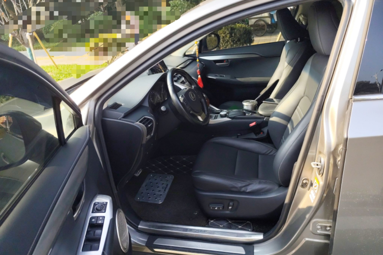 雷克萨斯NX 2016款 200 全驱 锋尚版中控内饰20