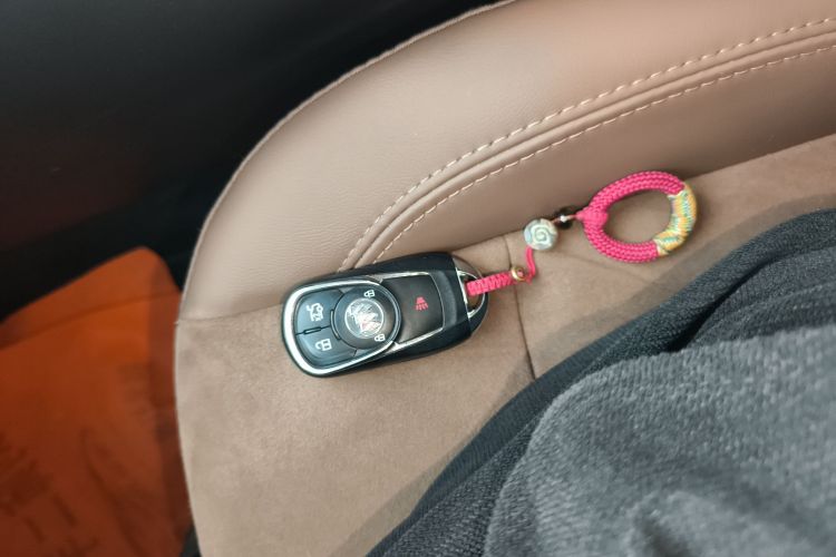 别克 君威 2023款 552T 智享型中控内饰11