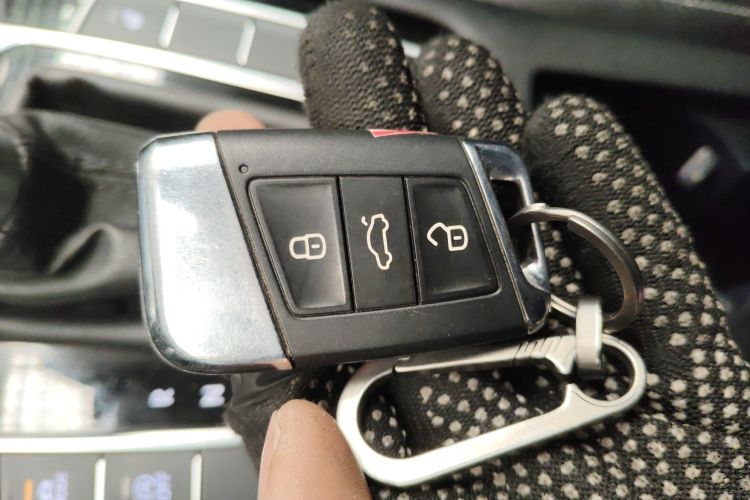 一汽-大众CC 2020款 330TSI 魅颜版 国VI中控内饰7001