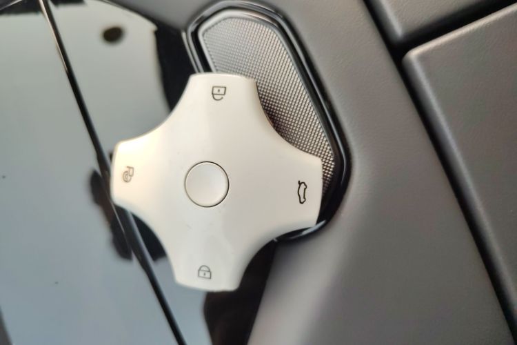 东风奕派 eπ007 2024款 200Pro增程版中控内饰7001