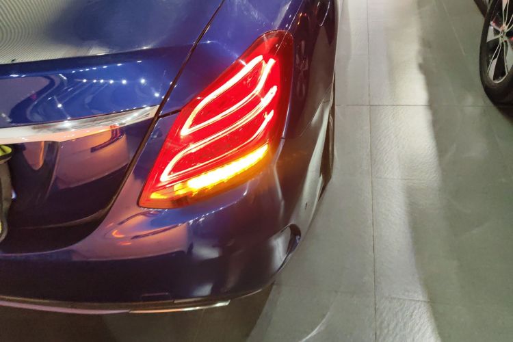 奔驰C级 2018款 C 200 L 运动版车身外观9