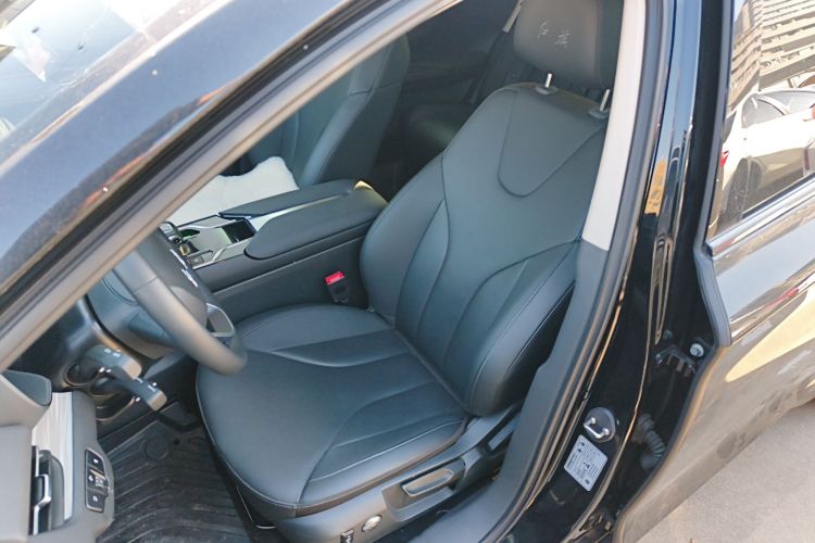 红旗E-QM5 2024款 500km 出行版中控内饰19