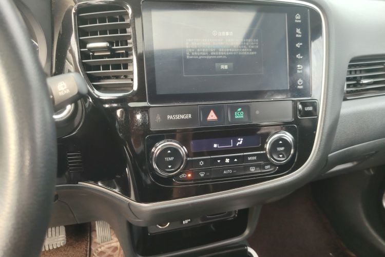 三菱 欧蓝德 2020款 2.4L 四驱致享版 5座中控内饰16