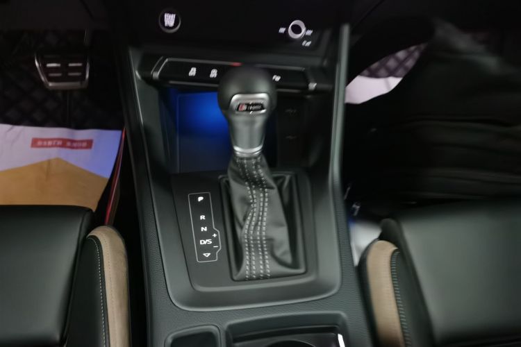 奥迪Q3 2024款 35 TFSI 时尚致雅型中控内饰18