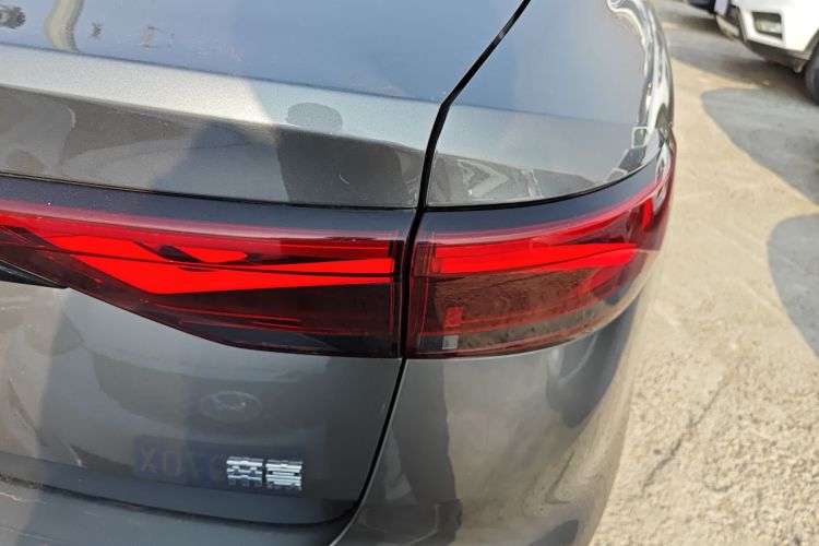 吉利汽车 帝豪 2022款 第4代 1.5L 手动豪华型车身外观9