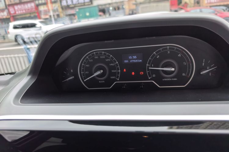 上汽大通MAXUS 新途V80 2019款 2.5T经典款6挡手动傲运通改款短轴超低顶5/6座中控内饰14