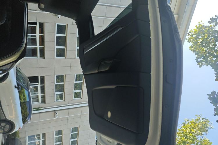 特斯拉 Model X 2023款 双电机全轮驱动版中控内饰49