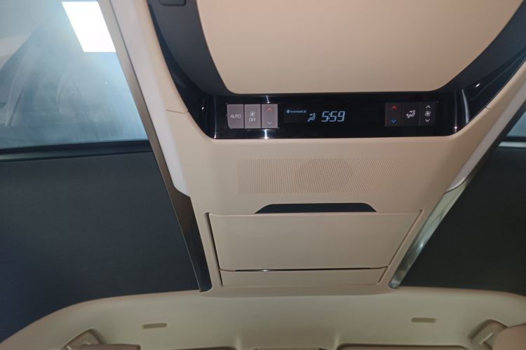 丰田 埃尔法 2024款 双擎 2.5L 臻享版中控内饰22