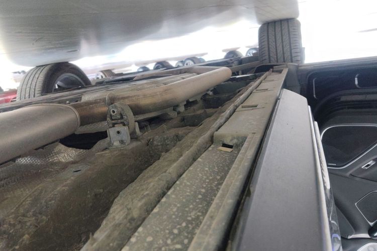 红旗HS7 PHEV 2024款 2.0T PHEV 四驱旗畅版 6座局部细节9002