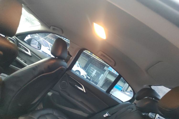 宝马1系 2017款 118i 时尚型中控内饰22