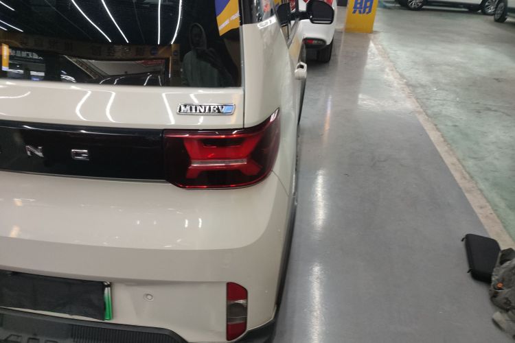 五菱汽车 宏光MINIEV 2022款 GAMEBOY 200km 玩乐款 磷酸铁锂车身外观9