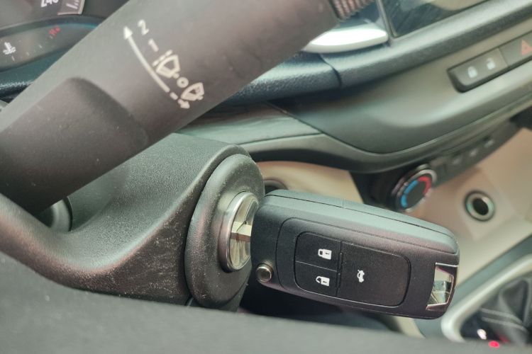 别克 英朗 2017款 15N 自动精英型中控内饰11