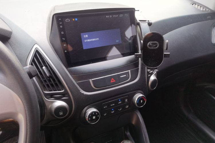 北京现代ix35 2015款 2.0L 自动两驱舒适型 国V中控内饰16