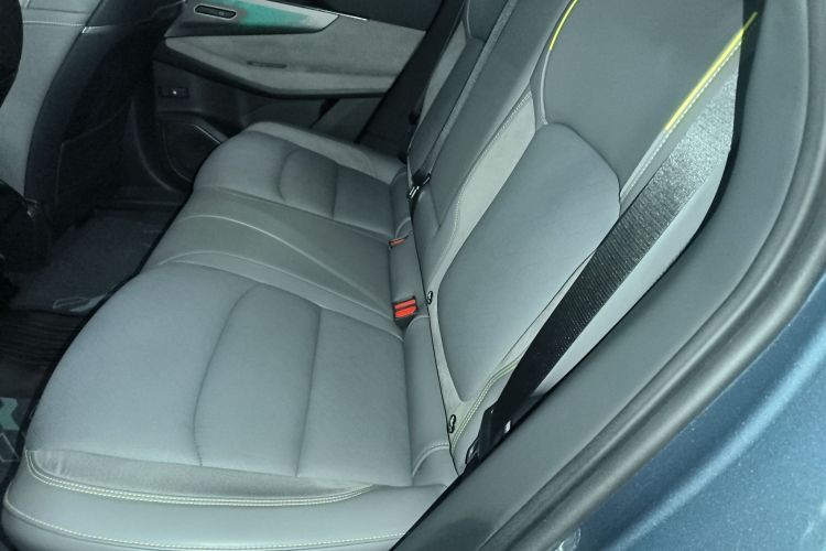 领克08 EM-P 2025款 220km 四驱性能Halo中控内饰21