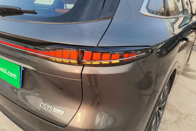 长安CS75 PLUS 2025款 第四代 UItra 2.0T 新蓝鲸 智慧劲擎型车身外观9