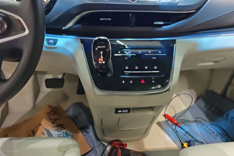 别克GL8 2023款 陆上公务舱 舒适型中控内饰18