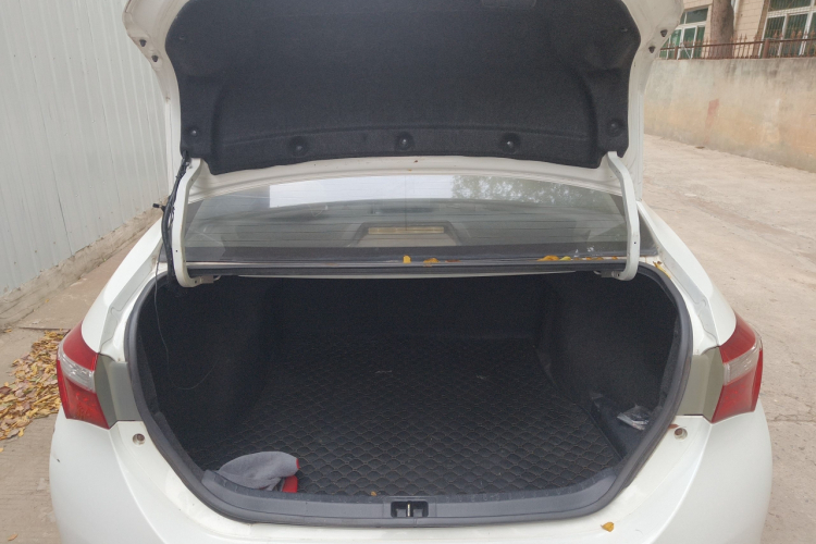 丰田 卡罗拉 2014款 1.6L CVT GL-i真皮版中控内饰23