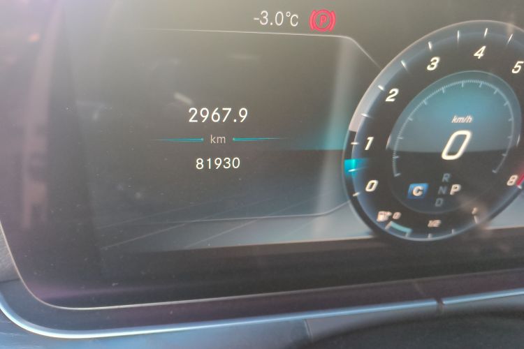 奔驰E级 2018款 E 300 L 运动时尚型中控内饰15