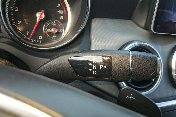 奔驰CLA 2018款 CLA 200 动感型中控内饰18