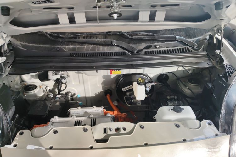 五菱汽车 宏光MINIEV 2025款 四门版 进阶款机舱底盘24