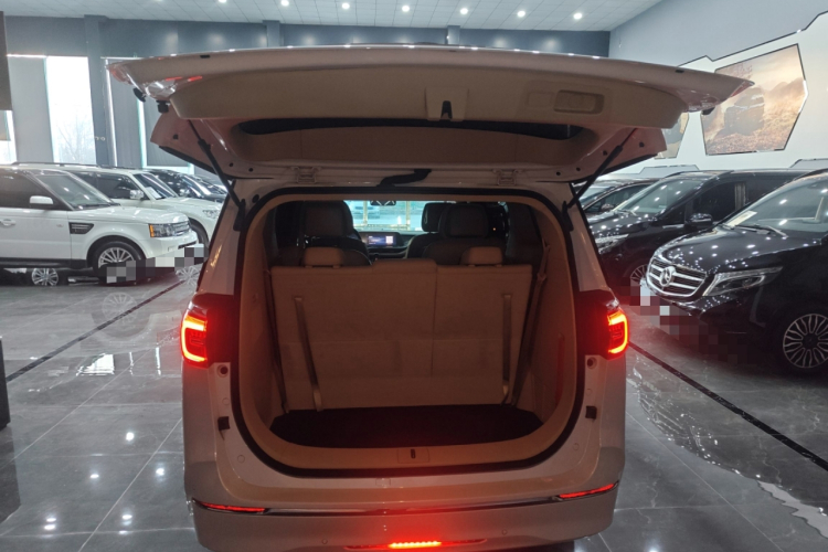 别克GL8 2023款 ES陆尊 尊享型机舱底盘23