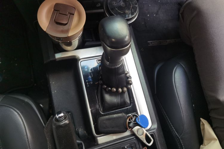 丰田 普拉多 2019款 3.5L 自动TX-L尊享版后挂备胎中控内饰18