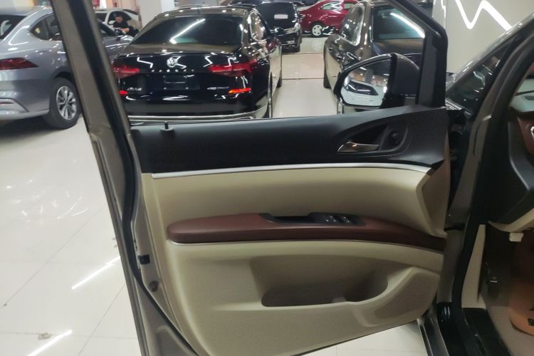 别克GL8 2017款 25S 舒适型 国V中控内饰47