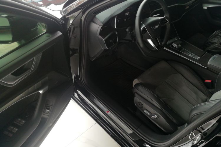 奥迪A6L 2024款 45 TFSI quattro 臻选动感型中控内饰7003