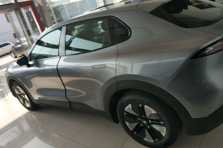 深蓝汽车 深蓝S05 2026款 620Plus纯电版车身外观4