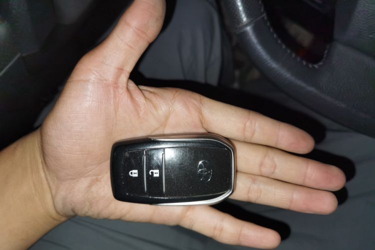 丰田 RAV4荣放 2012款 炫装版 2.4L 手动四驱豪华中控内饰7001