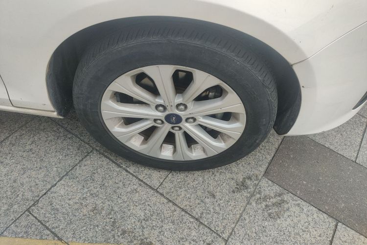 福特 福睿斯 2015款 1.5L 自动时尚型车身外观10