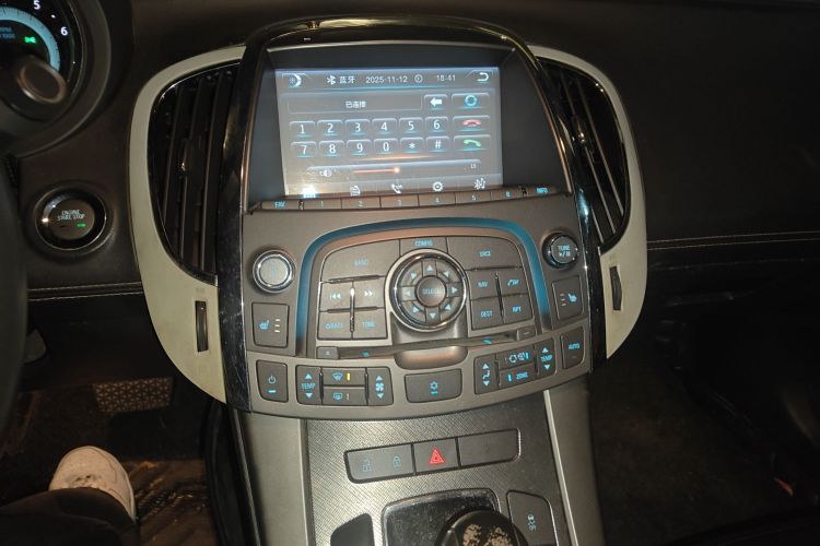 别克 君越 2011款 2.0T旗舰版中控内饰16